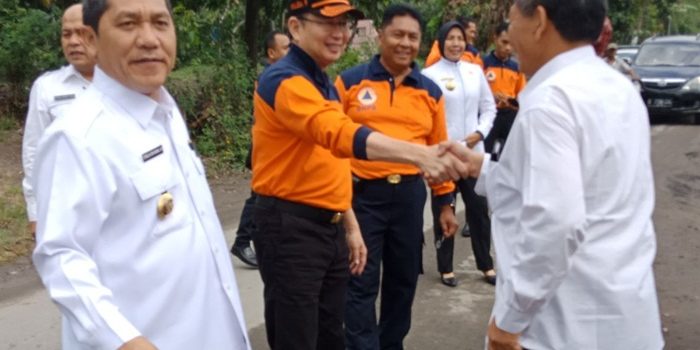 Usai Tinjau Sabo Dam dan Huntara, Kepala BNPB-Bupati Karo Gelar Rapat