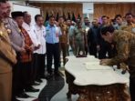 Bupati Karo Teken MoU Penanganan Laporan Korupsi