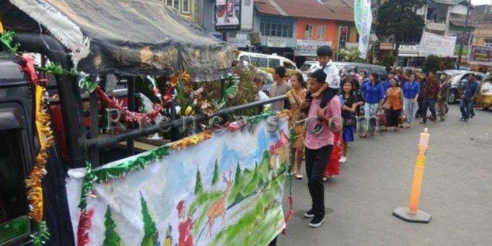 Umat Kristiani di Berastagi Gelar Karnaval Natal