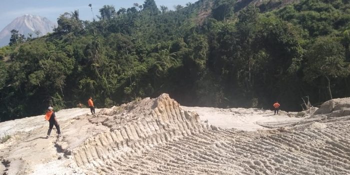 Terjatuh dari Jembatan, Lala Belum Ditemukan