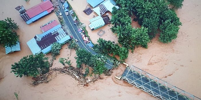 Banjir di Pulau Sulawesi, Puluhan Ribu Warga Mengungsi