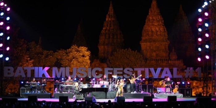 Batik, Musik, dan Candi Satu Panggung dengan David Foster dan Yovie