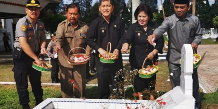 Legiun Veteran Karo Gelar Upacara HUT ke-63 Tahun di Makam Pahlawan