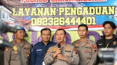 Kapolres Banjarnegara AKBP Hendri Yulianto memberikan keterangan pers kasus dukun pengganda uang Mbah Slamet. Foto Instagram Polres Banjarnegara.