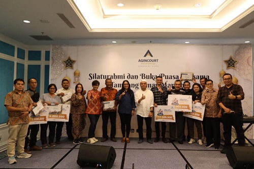 Manajemen PT Agincourt Resources bersama para pemenang Lomba Karya Jurnalistik 2023 Tambang Emas Martabe. Foto PTAR.