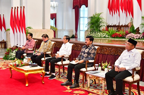 Presiden Jokowi bersama para Menko dalam Sidang Kabinet Paripurna, 26 Februari 2024. Foto Dok. BPMI Setpres.