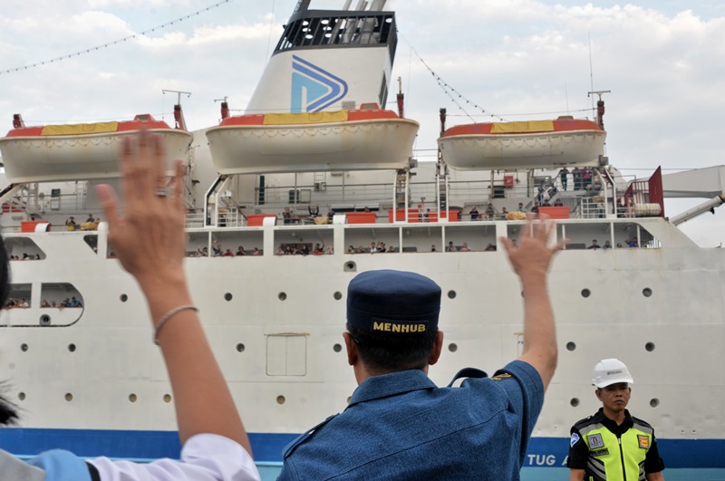 Menteri Perhubungan Budi Karya Sumadi melepas pemudik bermotor dengan kapal laut dari Tanjung Priok, Jakarta, menuju Tanjung Emas, Semarang, pada Jumat, 5 April 2024. Foto Kementerian Perhubungan.