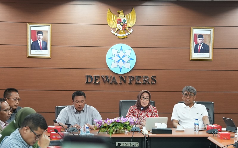 Ketua Dewan Pers, Ninik Rahayu memberikan keterangan pers terkait revisi RUU Penyiaran. Foto dewanpers.or.id.