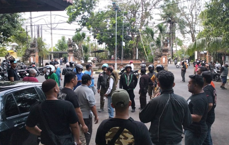 Komnas HAM, AJI Denpasar dan IJTI Bali mengecam tindakan pembubaran dan pelarangan peliputan kegiatan People's Water Forum di Hotel Orange Jalan Hayam Wuruk Denpasar Selasa, 21 Mei 2024. Foto Istimewa.