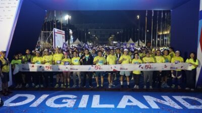 Dewan Komisaris dan Jajaran Direksi Telkom melepas peserta Digiland Run 2024 di Plaza Barat Gelora Bung Karno (GBK), pada Minggu, 28 Juli 2024. Foto Istimewa.