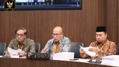 DKPP menggelar sidang pemeriksaan dugaan pelanggaran Kode Etik Penyelenggara Pemilu perkara Nomor 53-PKE-DKPP/III/2024 dengan teradu Ketua KPU RI Hasyim Asy’ari beserta enam Anggota KPU RI pada Selasa, 25 Juni 2024). Foto dkpp.go.id.