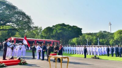 Presiden Joko Widodo melantik 906 perwira remaja TNI Polri dalam Upacara Prasetya Perwira (Praspa) Tahun 2024 di halaman Istana Merdeka, Jakarta, pada Selasa, 16 Juli 2024. Foto BPMI Setpres/Vico.