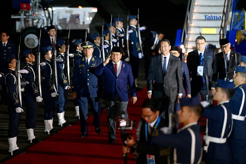 Presiden Prabowo Subianto tiba di Peru menghadiri KTT APEC 2024. Foto BPMI Setpres/Muchlis Jr.