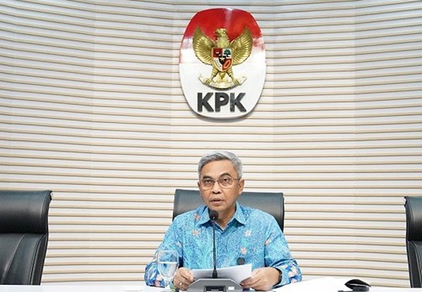 Ketua KPK Setyo Budiyanto mengumumkan Sekjen PDIP Hasto Kristiyanto sebagai tersangka. Foto kpk.go.id.Ketua KPK Setyo Budiyanto pada Selasa, 24 Desember 2024, mengumumkan Sekjen PDIP Hasto Kristiyanto sebagai tersangka. Foto kpk.go.id.