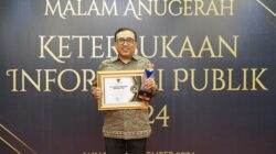 VP Corporate Communication PT Telkom Indonesia, Andri Herawan Sasoko di acara Malam Anugerah Keterbukaan Informasi Publik Tahun 2024 yang digelar Komisi Informasi Pusat (KIP) di Ballroom Hotel Movenpick, Jakarta Pusat, Selasa, 17 Desember 2024.