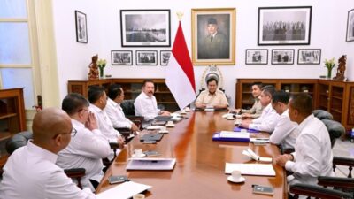 Presiden Prabowo Subianto memanggil Jaksa Agung beserta seluruh Jaksa Agung Muda, Kepala PPATK dan Kepala BPKP ke Istana Merdeka, Jakarta, pada Senin, 13 Januari 2025. Foto: BPMI Setpres/Muchlis Jr.