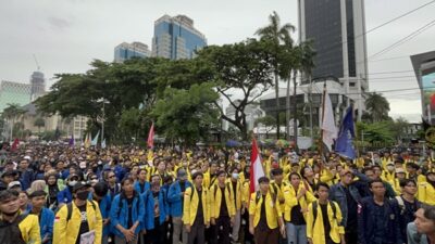 Aksi demonstrasi Indonesia Gelap yang dilakukan Badan Eksekutif Mahasiswa Seluruh Indonesia (BEM SI) di Jakarta, pada Senin, 17 Februari 2025. Foto Akun X @jackjackparrr.