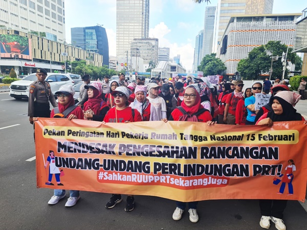 Pekerja Rumah Tangga se-Jabodetabek melakukan aksi jalan bareng memperingati Hari PRT Nasional 2025, diperingati setiap tanggal 15 Februari.