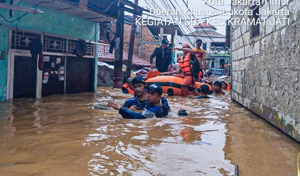 Banjir Jakarta melanda 117 RT dengan ketinggian air mencapai empat meter lebih. Foto Intagram @bpbddkijakarta.