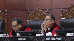 Hakim Konstitusi Arsul Sani dalam sidang amar Putusan Nomor 115/PUU-XXII/2024, menyoal Pasal 28 ayat 3 dan Pasal 45A ayat 3 UU ITE, pada Selasa, 29 April 2025. Foto Bay/mkri.id.